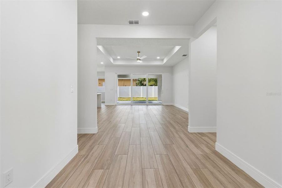 Spacious, unfurnished interior of a new home in , Tampa (Image 36).
