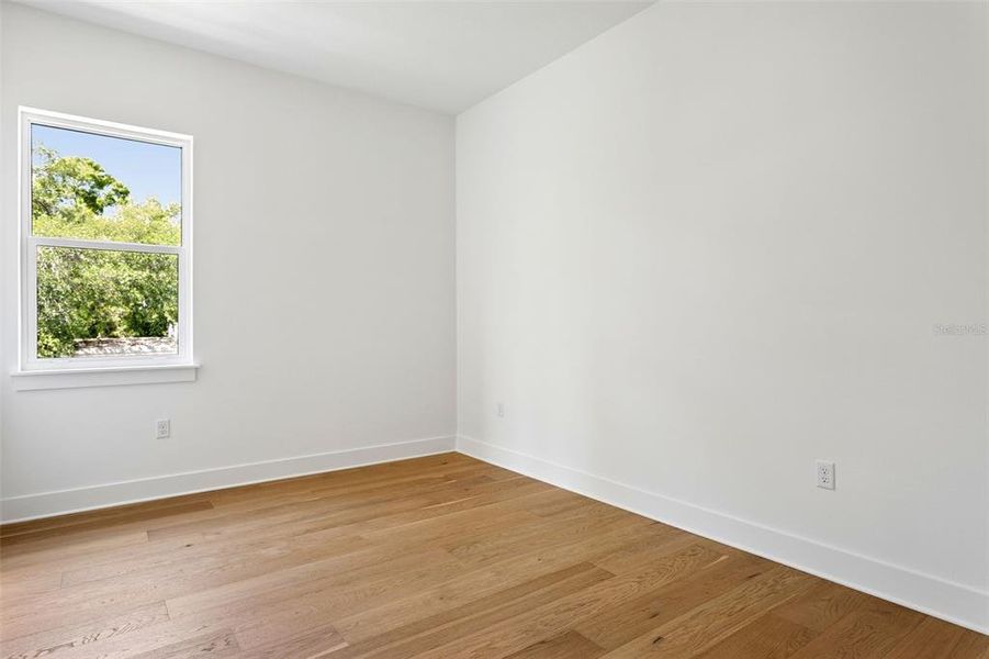 Spacious, unfurnished interior of a new home in , Tampa (Image 26).