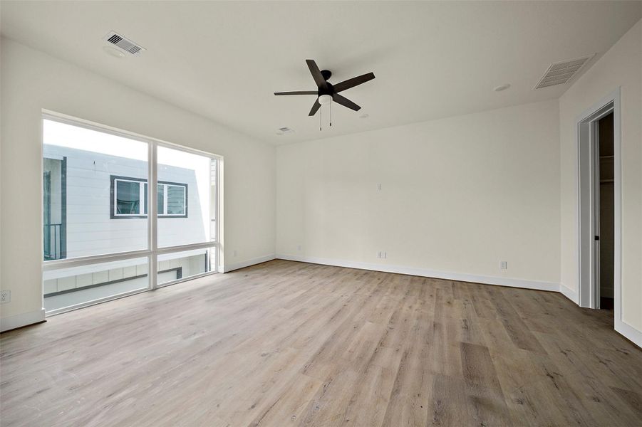 Spacious, unfurnished interior of a new home in , Houston (Image 17).