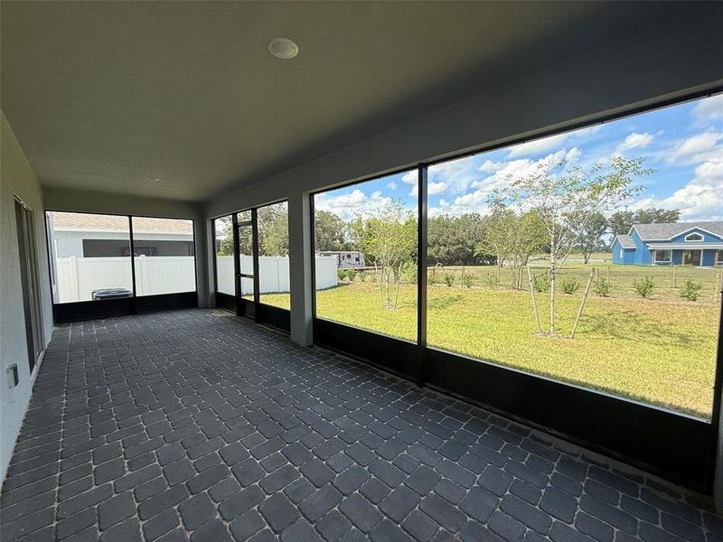 Exterior details and patio area of a home in , Mascotte (Image 26).