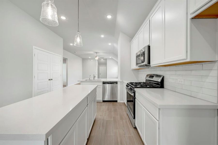 Furnished interior view inside a new home in Elevon, Lavon (Image 8).