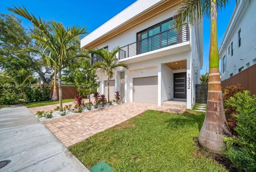 Exterior details and patio area of a home in , Fort Lauderdale (Image 36).