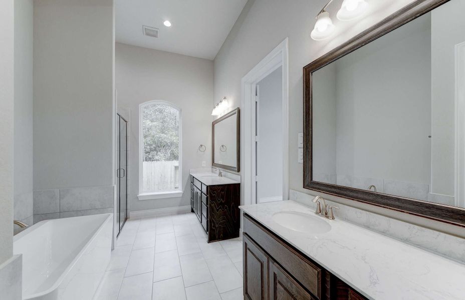 Representative furnished interior of a home built from the 3049 by Ravenna Homes in The Woodlands Hills 65′, Willis (Image 14). Representative furnished interior of a home built from the 3049 by Ravenna Homes in The Woodlands Hills 65′, Willis (Image 14).