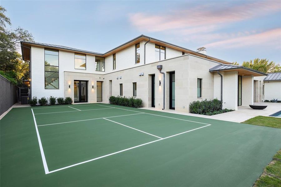 Community amenities in , Dallas (Image 30). Community amenities in , Dallas (Image 30).