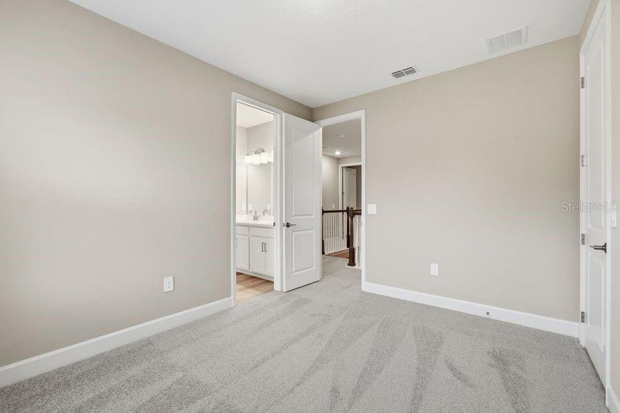 Spacious, unfurnished interior of a new home in Timber Ridge, Plant City (Image 23).