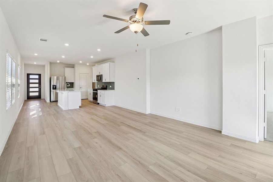 Spacious, unfurnished interior of a new home in Lakehaven - Spring Series, Farmersville (Image 16).