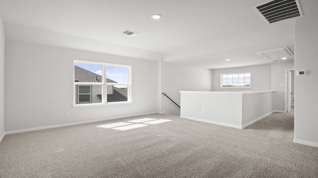 Spacious, unfurnished interior of a new home in Hunters Ranch, San Antonio (Image 15).