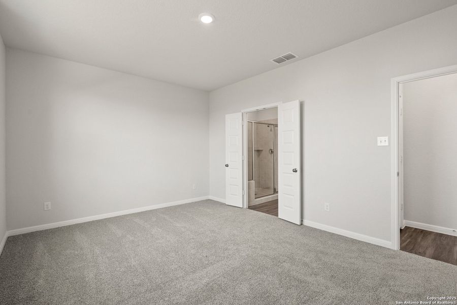 Spacious, unfurnished interior of a new home in Cinco Lakes, San Antonio (Image 23). Spacious, unfurnished interior of a new home in Cinco Lakes, San Antonio (Image 23).
