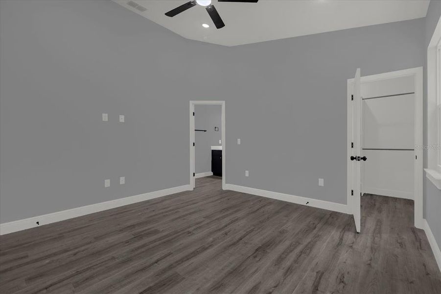 Spacious, unfurnished interior of a new home in , Deland (Image 17).