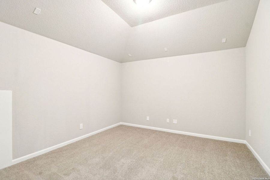 Spacious, unfurnished interior of a new home in Estancia Ranch - Classic Series, San Antonio (Image 37).