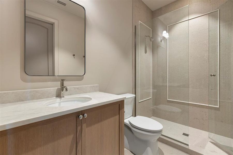 Bedroom 4 Ensuite Bath