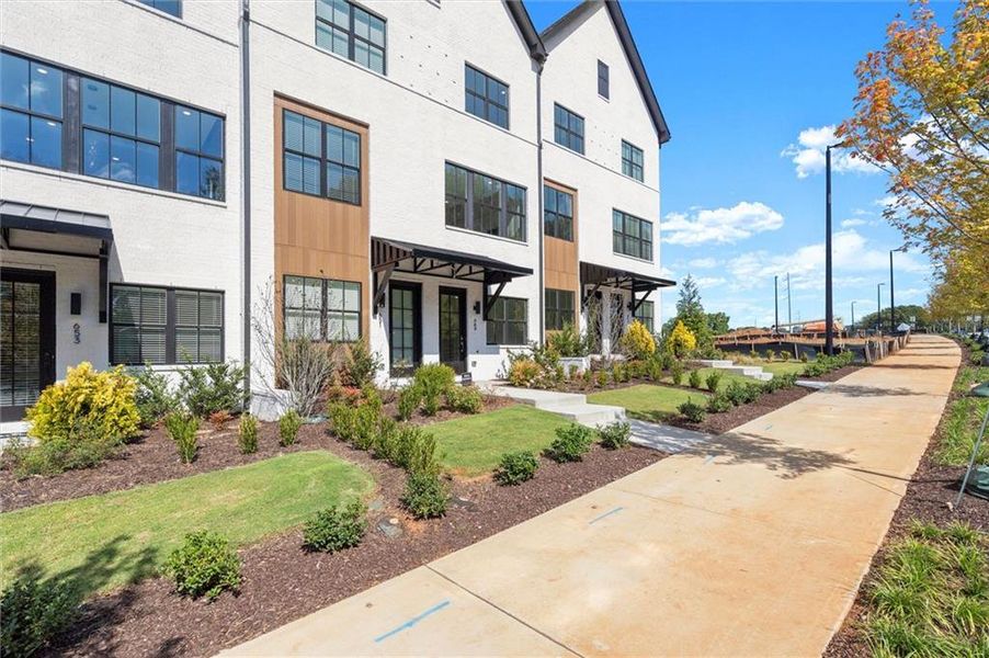 Exterior details and patio area of a home in , Alpharetta (Image 1).