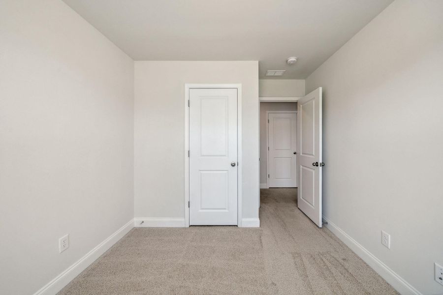 Spacious, unfurnished interior of a new home in Lakeview Commons, Goose Creek (Image 41).