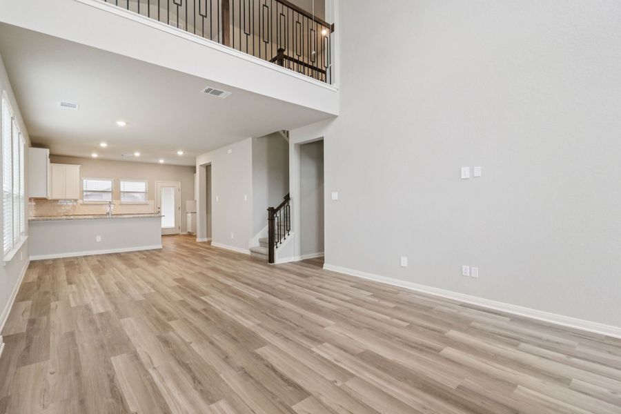 Spacious, unfurnished interior of a new home in Legendary Trails - Premier Series, Cibolo (Image 11).