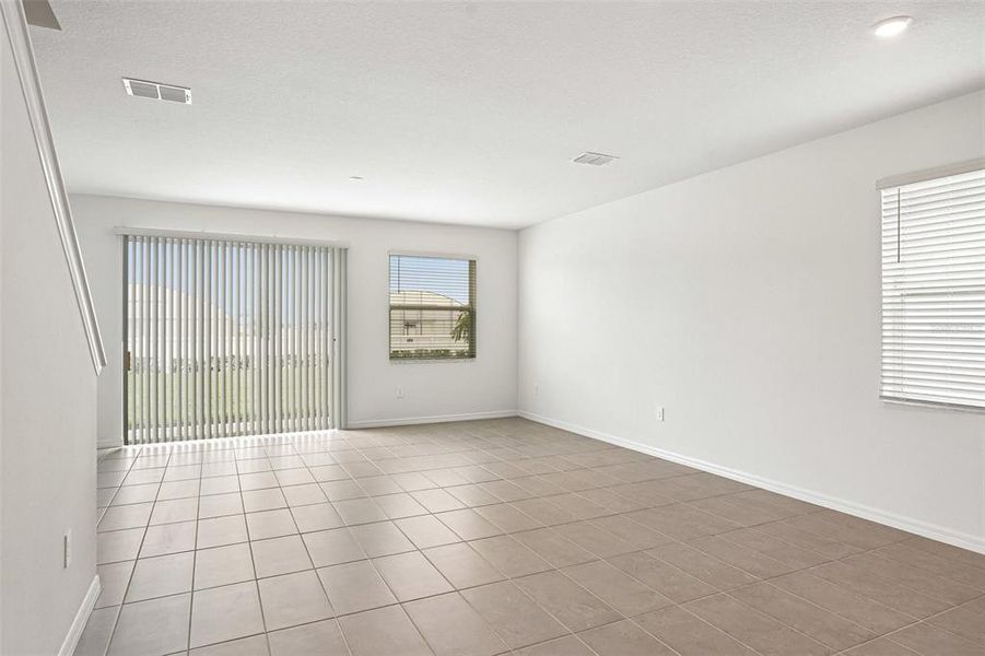 Spacious, unfurnished interior of a new home in Southpointe, Palmetto (Image 28). Spacious, unfurnished interior of a new home in Southpointe, Palmetto (Image 28).