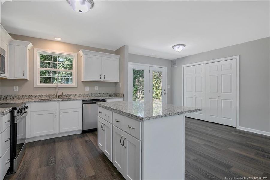 Kitchen granite island Kitchen granite island