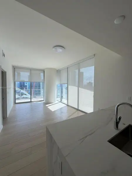 Spacious, unfurnished interior of a new home in , Miami (Image 9).