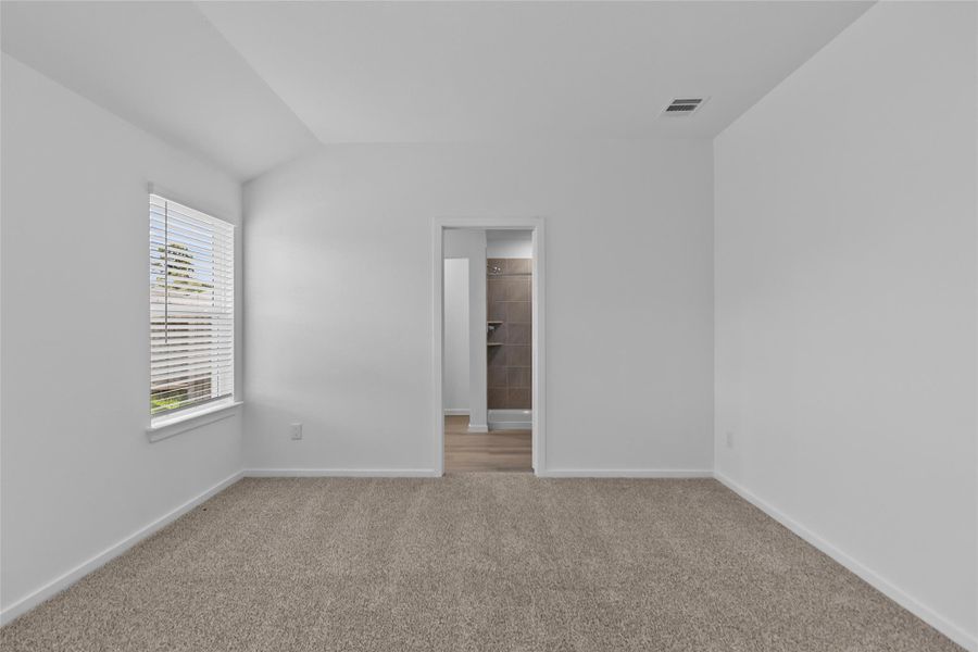 Spacious, unfurnished interior of a new home in Venetian Pines, Conroe (Image 20). Spacious, unfurnished interior of a new home in Venetian Pines, Conroe (Image 20).