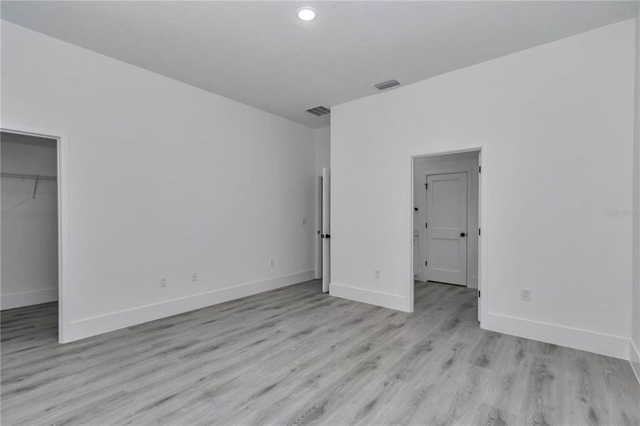 Spacious, unfurnished interior of a new home in , Dunnellon (Image 38). Spacious, unfurnished interior of a new home in , Dunnellon (Image 38).