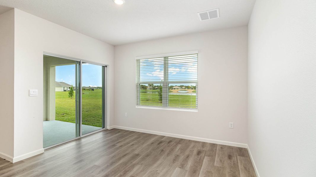 Spacious, unfurnished interior of a new home in Cypress Bay West, Palm Bay (Image 12).