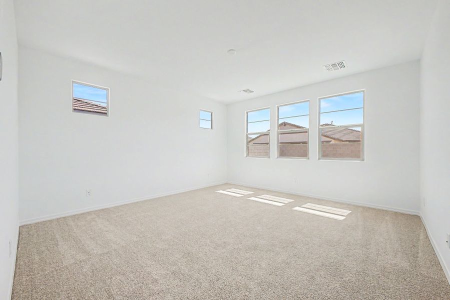 Spacious, unfurnished interior of a new home in Las Ventanas, Goodyear (Image 8).