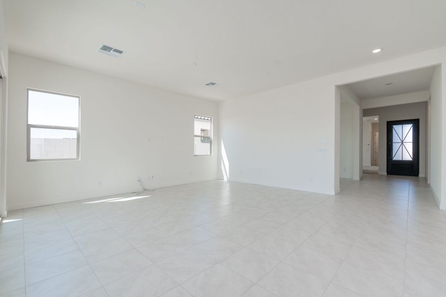 Spacious, unfurnished interior of a new home in Soleo, San Tan Valley (Image 7).