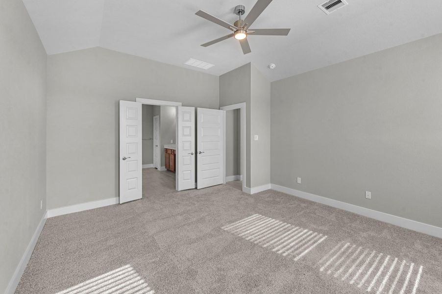 Spacious, unfurnished interior of a new home in Briarwood Crossing, Rosenberg (Image 20).