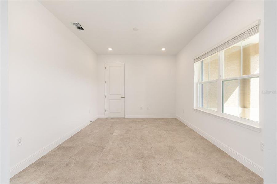 Spacious, unfurnished interior of a new home in , Ocala (Image 38).
