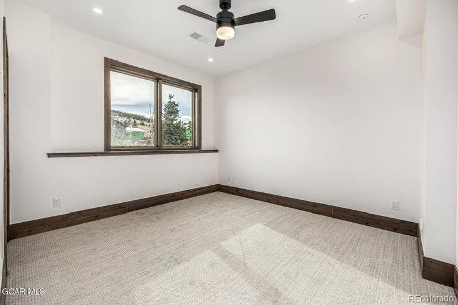 Spacious, unfurnished interior of a new home in , Granby (Image 41).