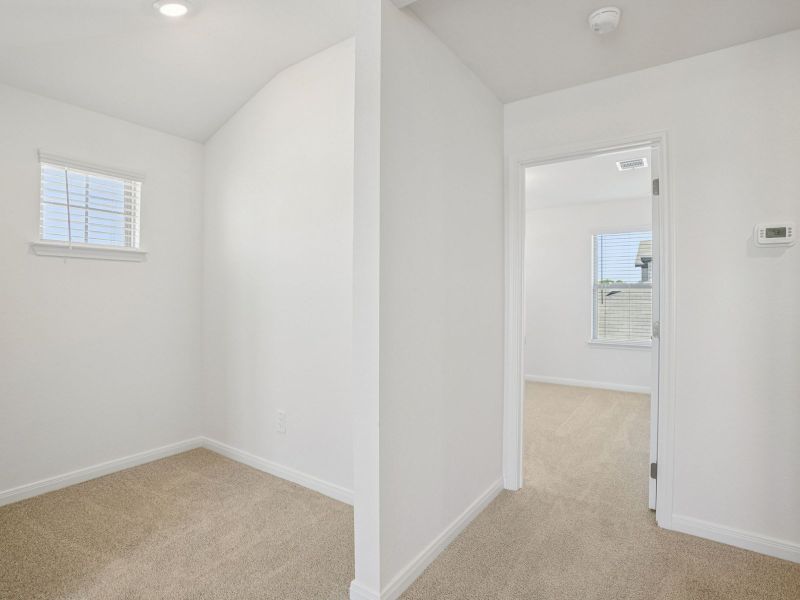 Spacious, unfurnished interior of a new home in Stetson Ridge, Marion (Image 19).