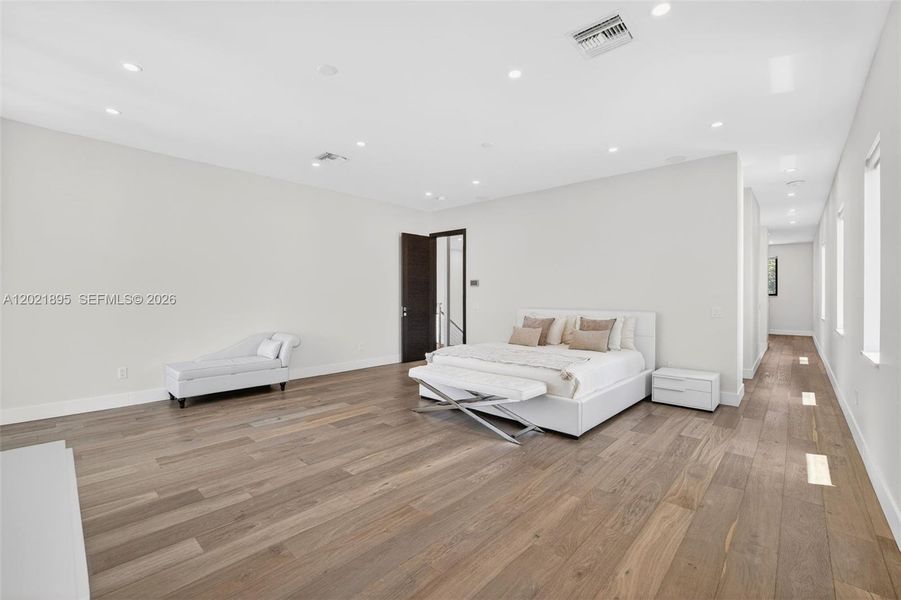 Furnished interior view inside a new home in , Pompano Beach (Image 40).
