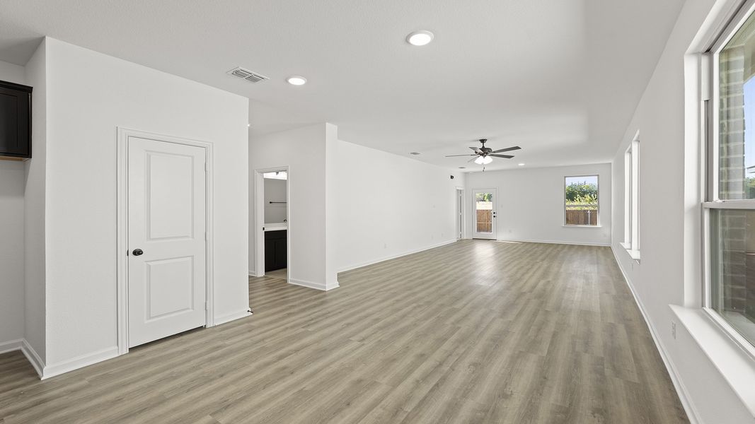 Spacious, unfurnished interior of a new home in Churchill, Anna (Image 16).