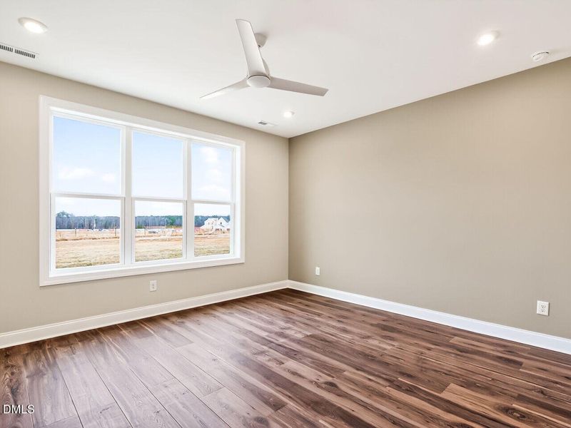 019-1280x960-primary-br