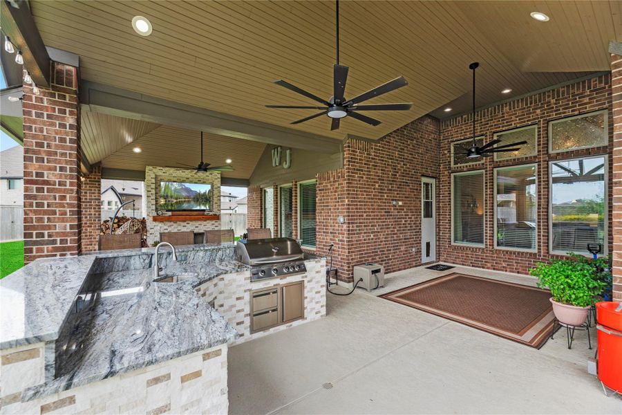 Outdoor Kitchen