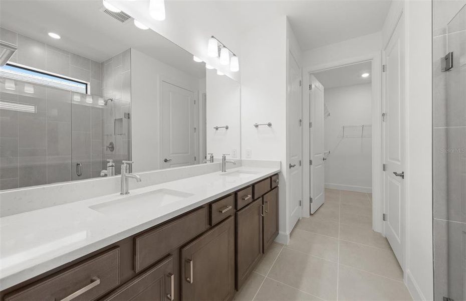 Furnished interior view inside a new home in Del Webb Catalina, Lakewood Ranch (Image 8).