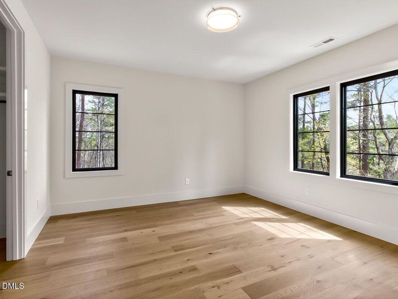 061-1280x960-bedroom-4