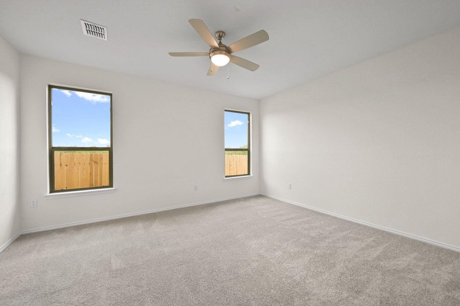 Spacious, unfurnished interior of a new home in Stoney Chase, Del Valle (Image 28).