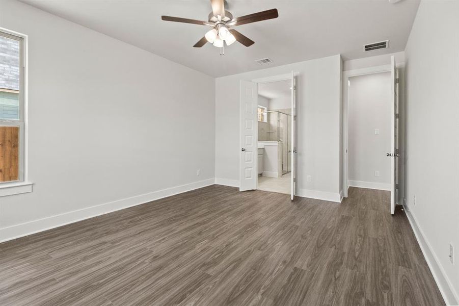 Spacious, unfurnished interior of a new home in Lyons Crest Estates, Garland (Image 17).