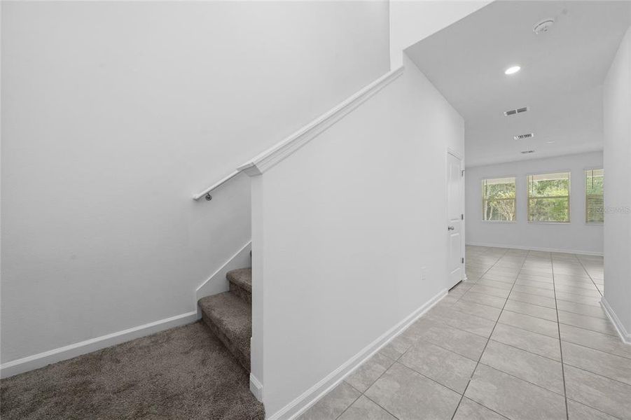 Spacious, unfurnished interior of a new home in Storey Creek, Kissimmee (Image 13).