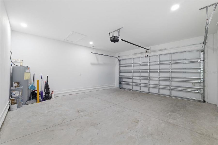 Spacious, unfurnished interior of a new home in , Tampa (Image 22).