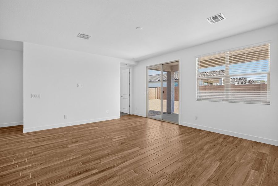 Spacious, unfurnished interior of a new home in Artisan at Asante, Surprise (Image 14).