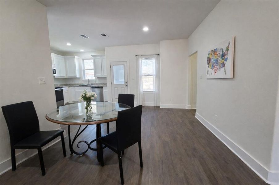Furnished interior view inside a new home in , Denison (Image 7).