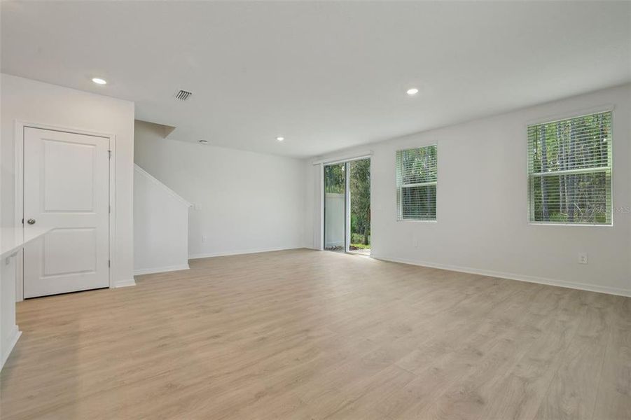 Spacious, unfurnished interior of a new home in Bradford Park, Ormond Beach (Image 14).