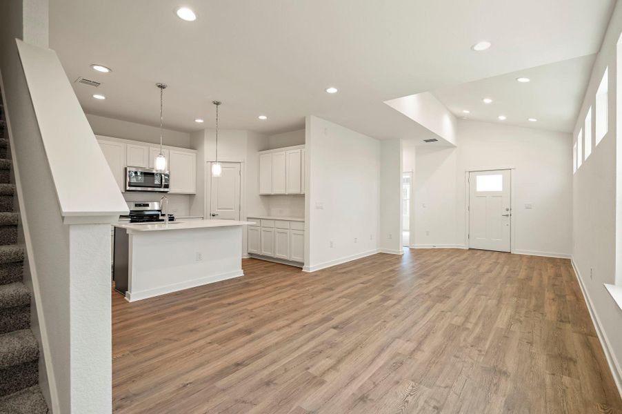 Spacious, unfurnished interior of a new home in , Buda (Image 14).