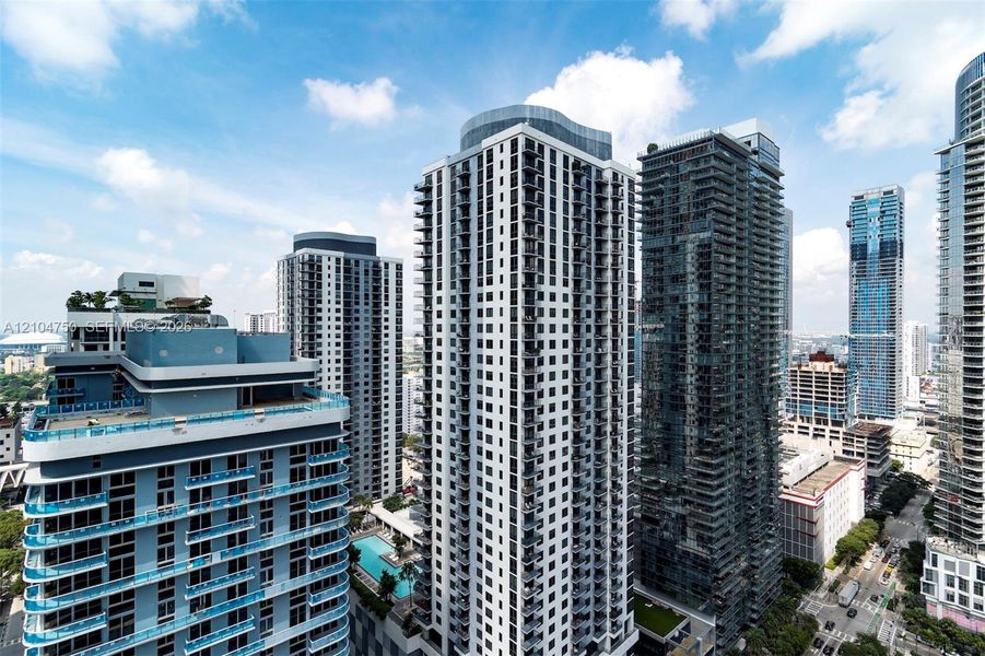 Condo located in Miami, FL showcasing its design and architecture (Image 22).