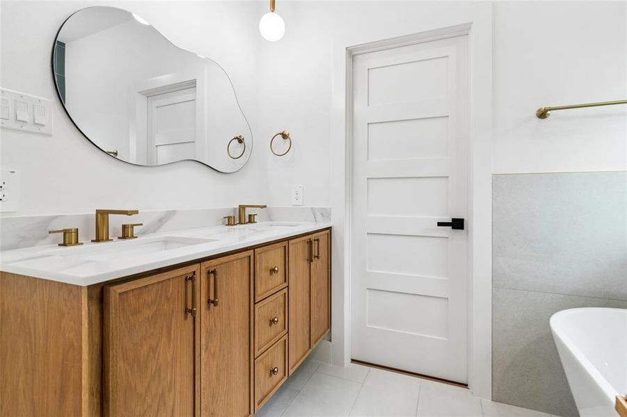 Furnished interior view inside a new home in , Glenn Heights (Image 16).