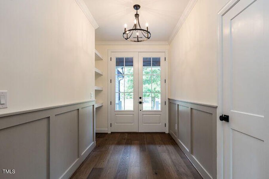006-680x453-foyer