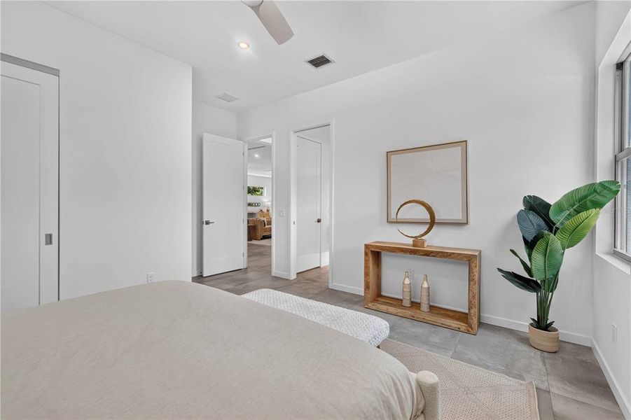 Furnished interior view inside a new home in , Sarasota (Image 43).