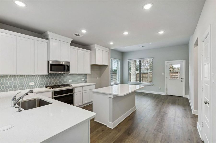 2101 Hazel Lily 2101 Hazel Lily