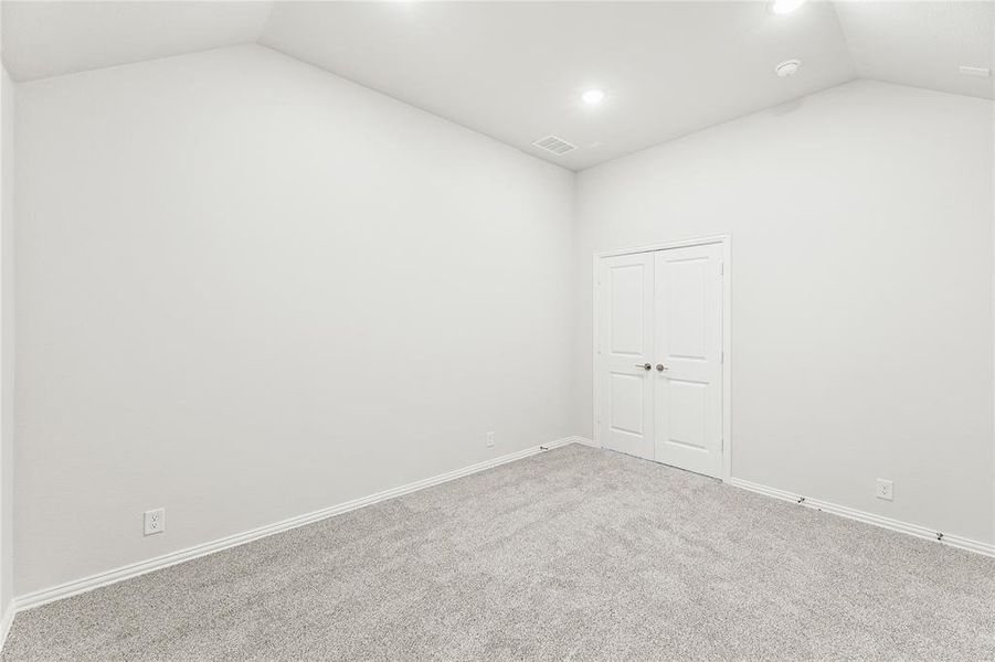 Spacious, unfurnished interior of a new home in Chaparral Park, Oak Point (Image 16). Spacious, unfurnished interior of a new home in Chaparral Park, Oak Point (Image 16).